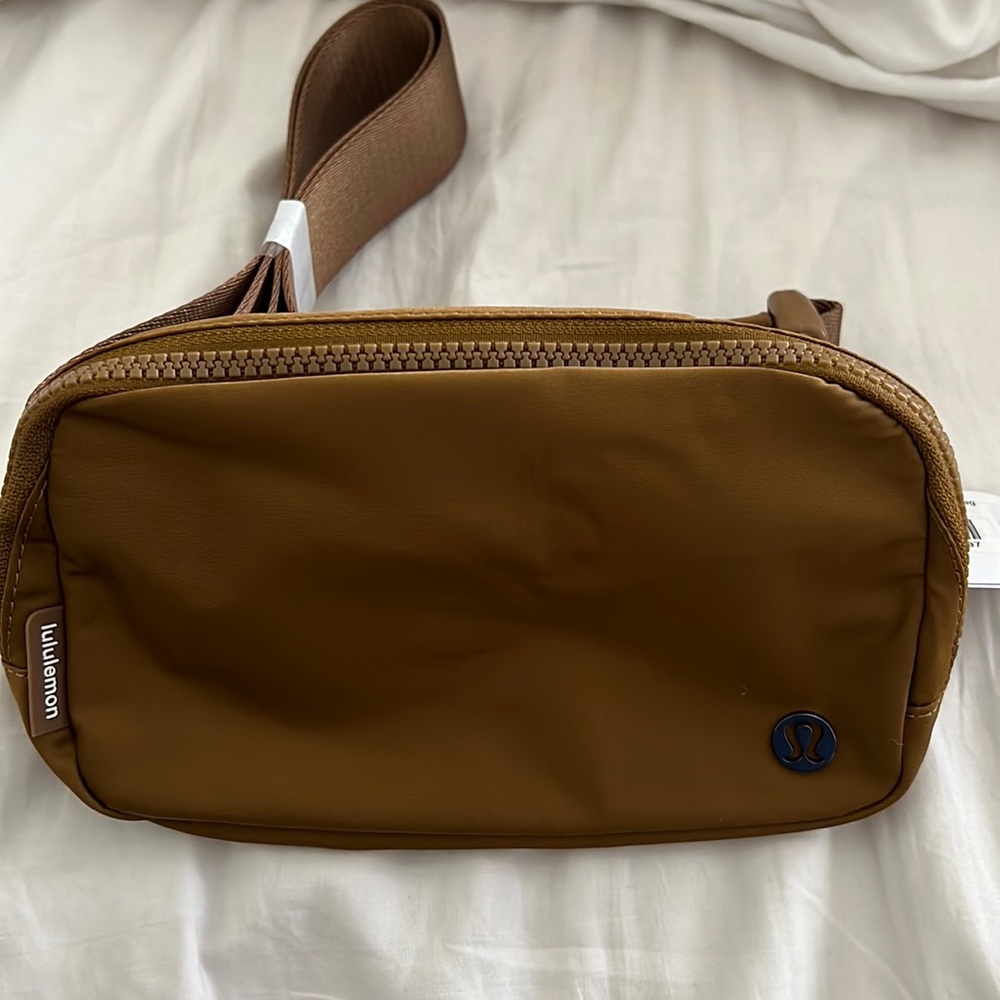 Lulu lemon Athletica Everywhere belt bag NWT Burnt Carmel - Picture 3 of 5